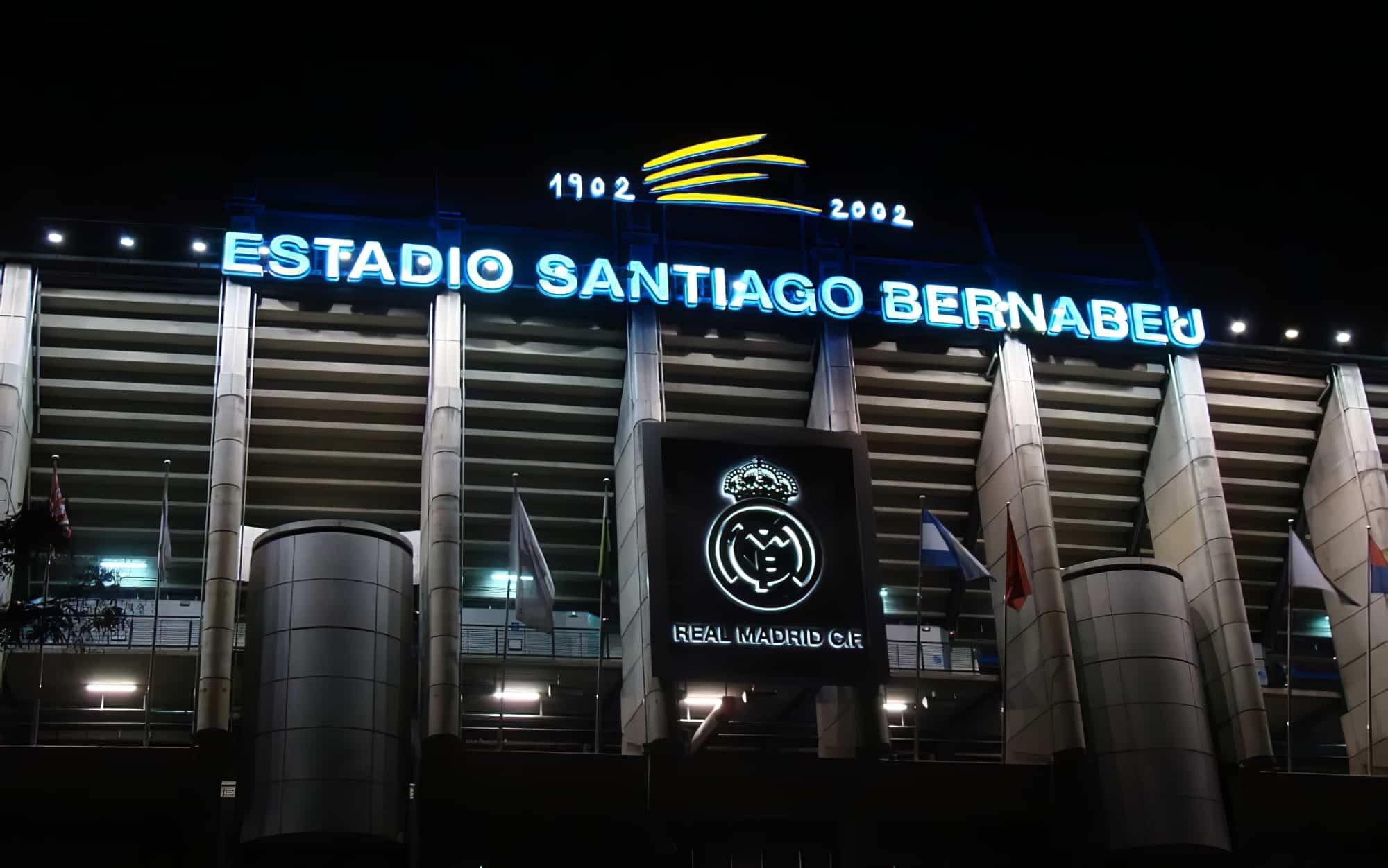 Santiago Bernabéu de nuit